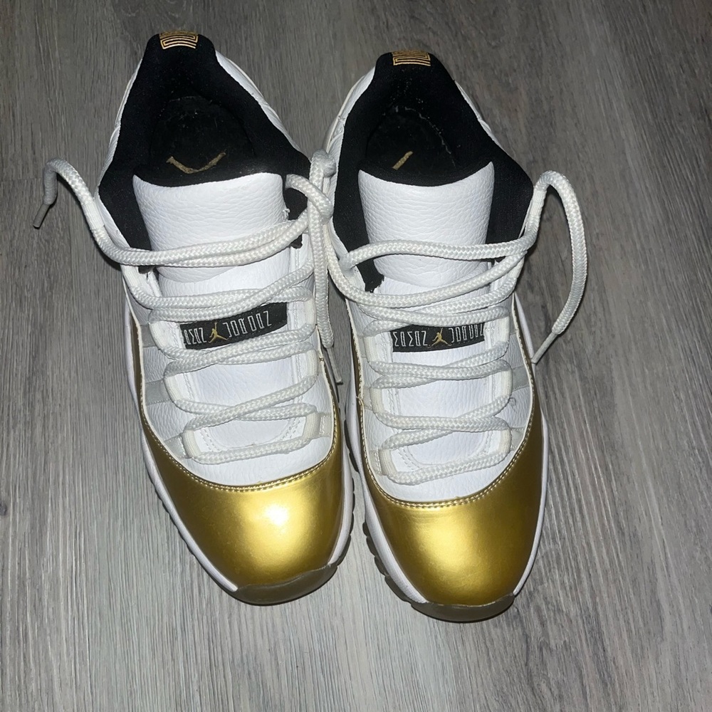 Jordan 11 Low “Closing Ceremony”